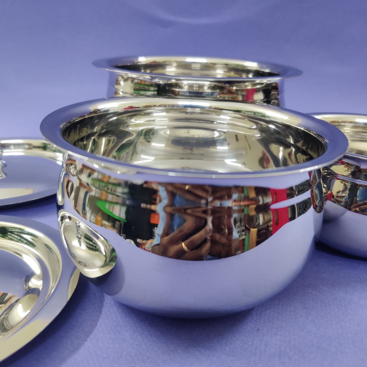 Karaikudi Apple Serving Bowl with lid Set of 3