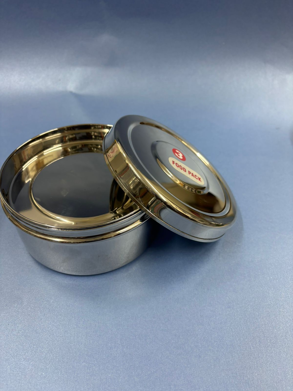 Durable stainless steel lunchbox designed for carrying fresh and healthy meals