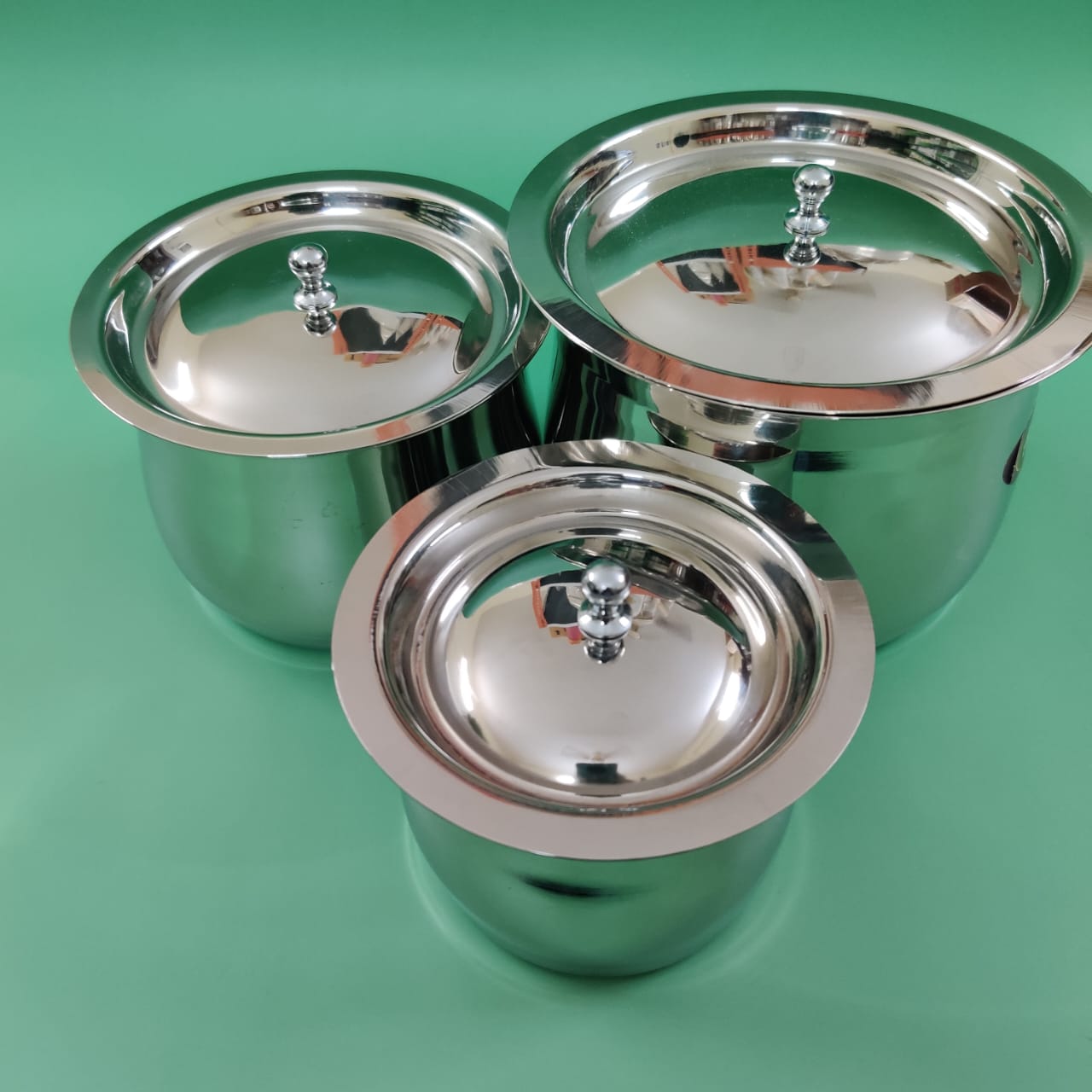 Karaikudi Tall Serving Bowl with lid Set of 3