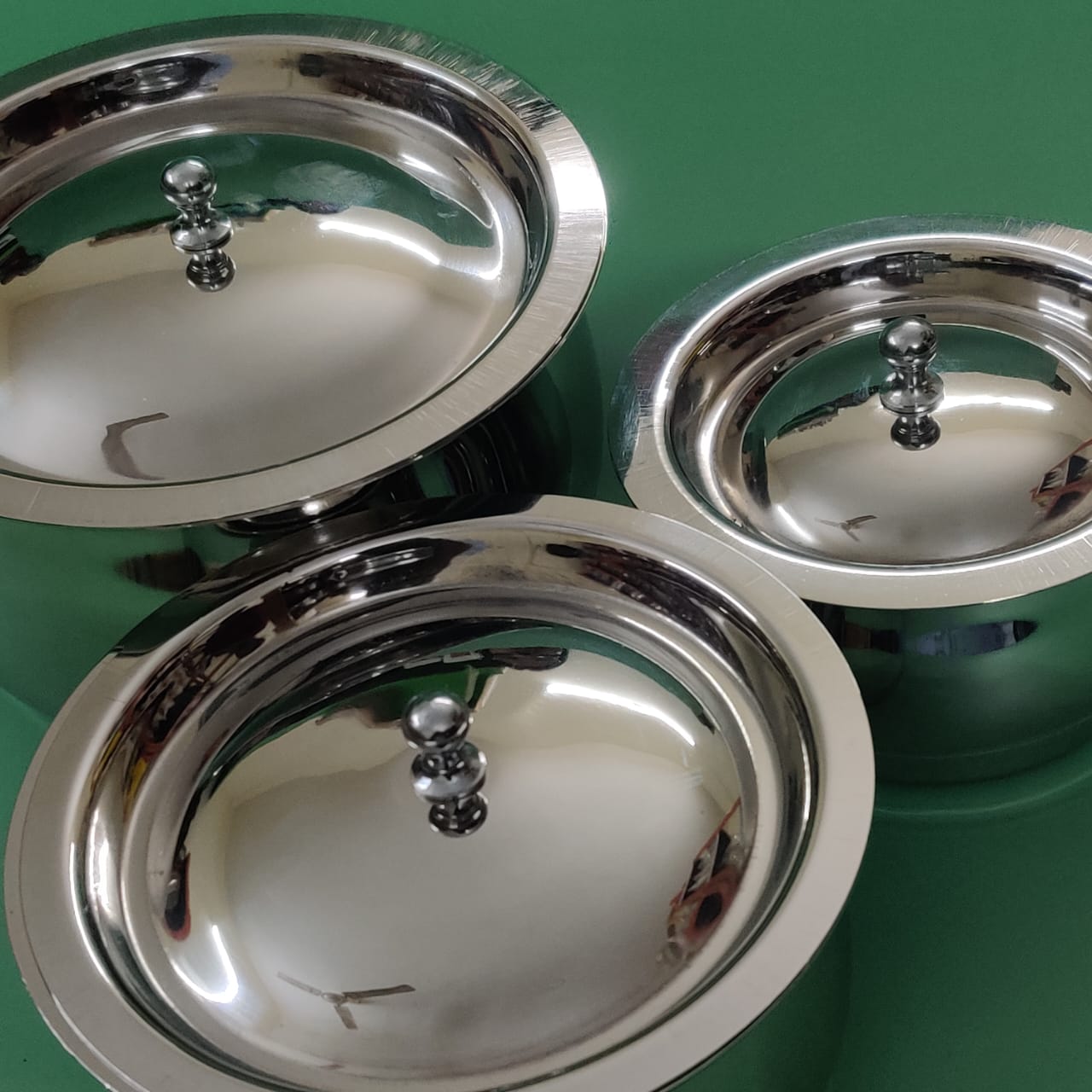 Karaikudi Flat Serving Bowl with lid Set of 3