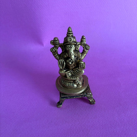 Brass Vinayagar idol with Manai